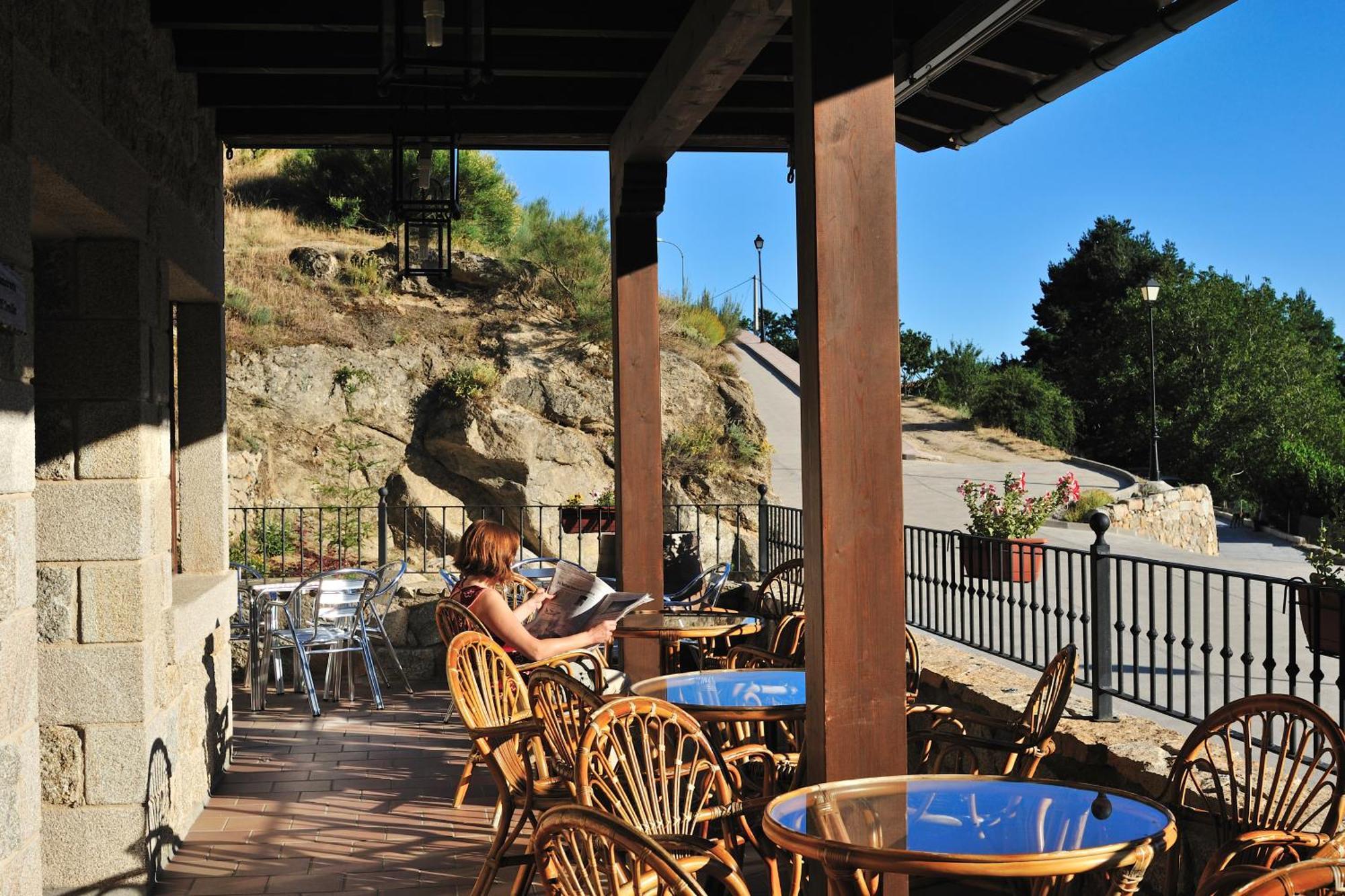 Hotel Rural Y Restaurante, Rinconcito De Gredos Cuevas Del Valle Екстер'єр фото