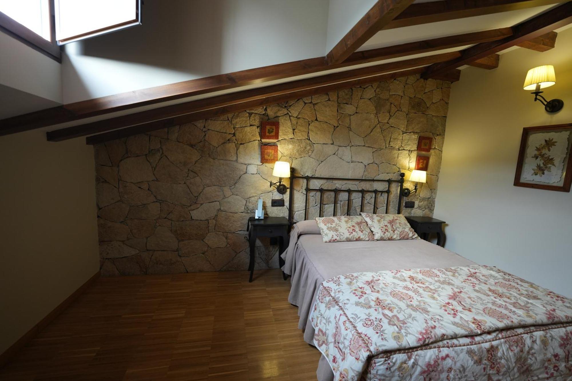 Hotel Rural Y Restaurante, Rinconcito De Gredos Cuevas Del Valle Екстер'єр фото