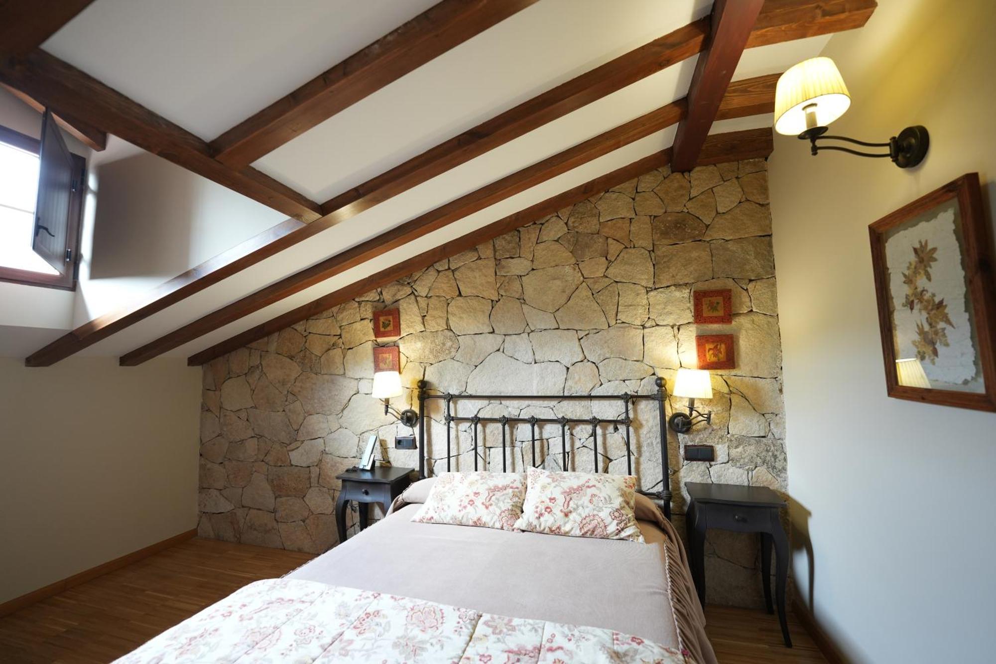 Hotel Rural Y Restaurante, Rinconcito De Gredos Cuevas Del Valle Екстер'єр фото