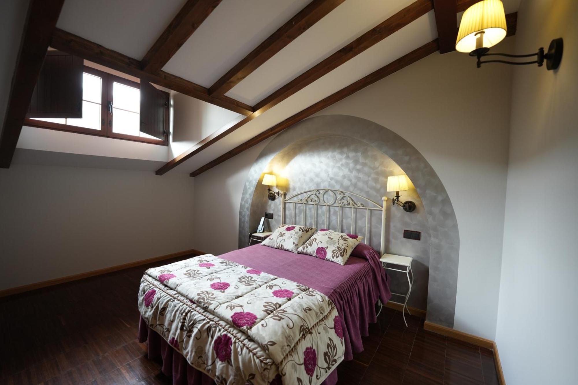 Hotel Rural Y Restaurante, Rinconcito De Gredos Cuevas Del Valle Екстер'єр фото