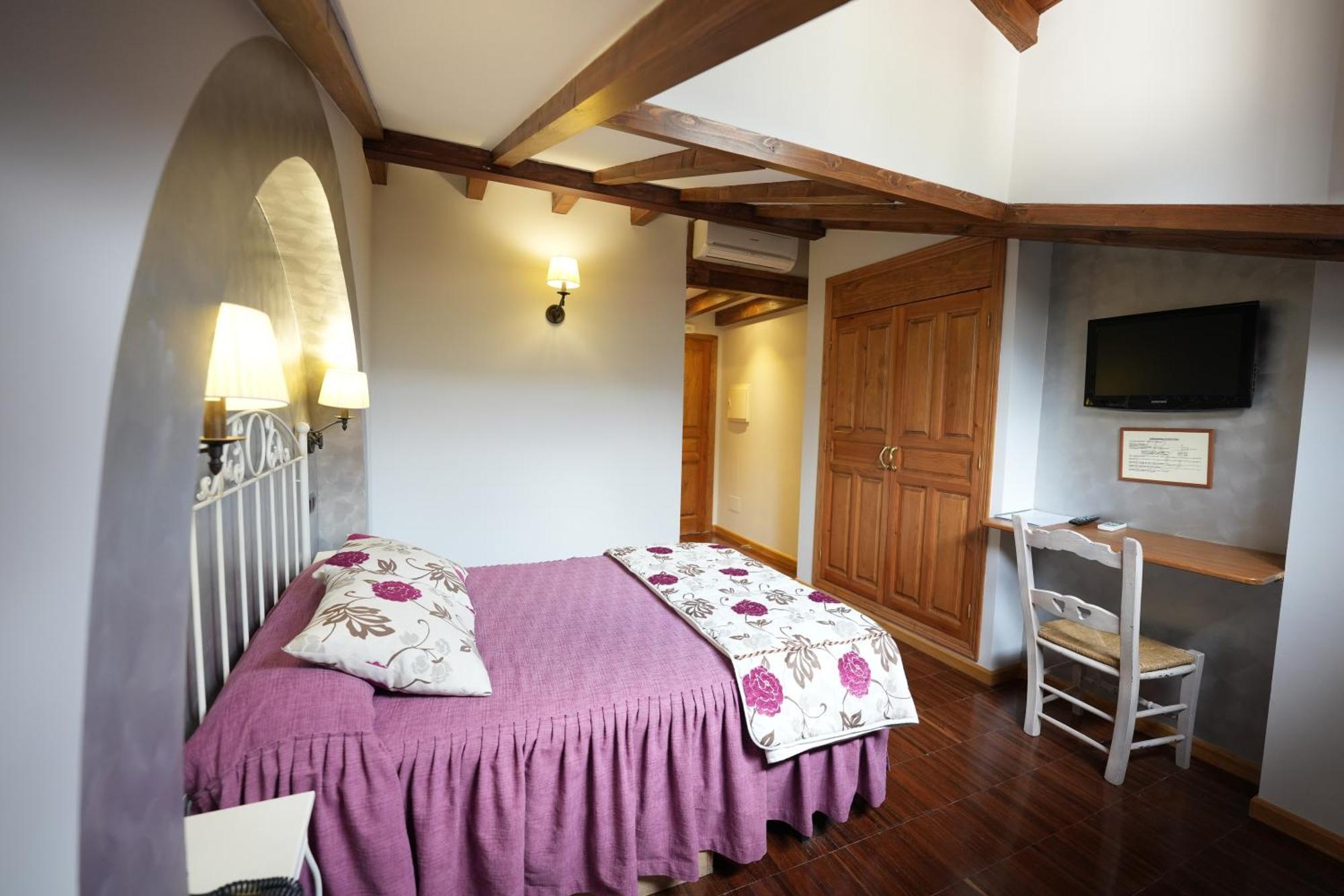 Hotel Rural Y Restaurante, Rinconcito De Gredos Cuevas Del Valle Екстер'єр фото