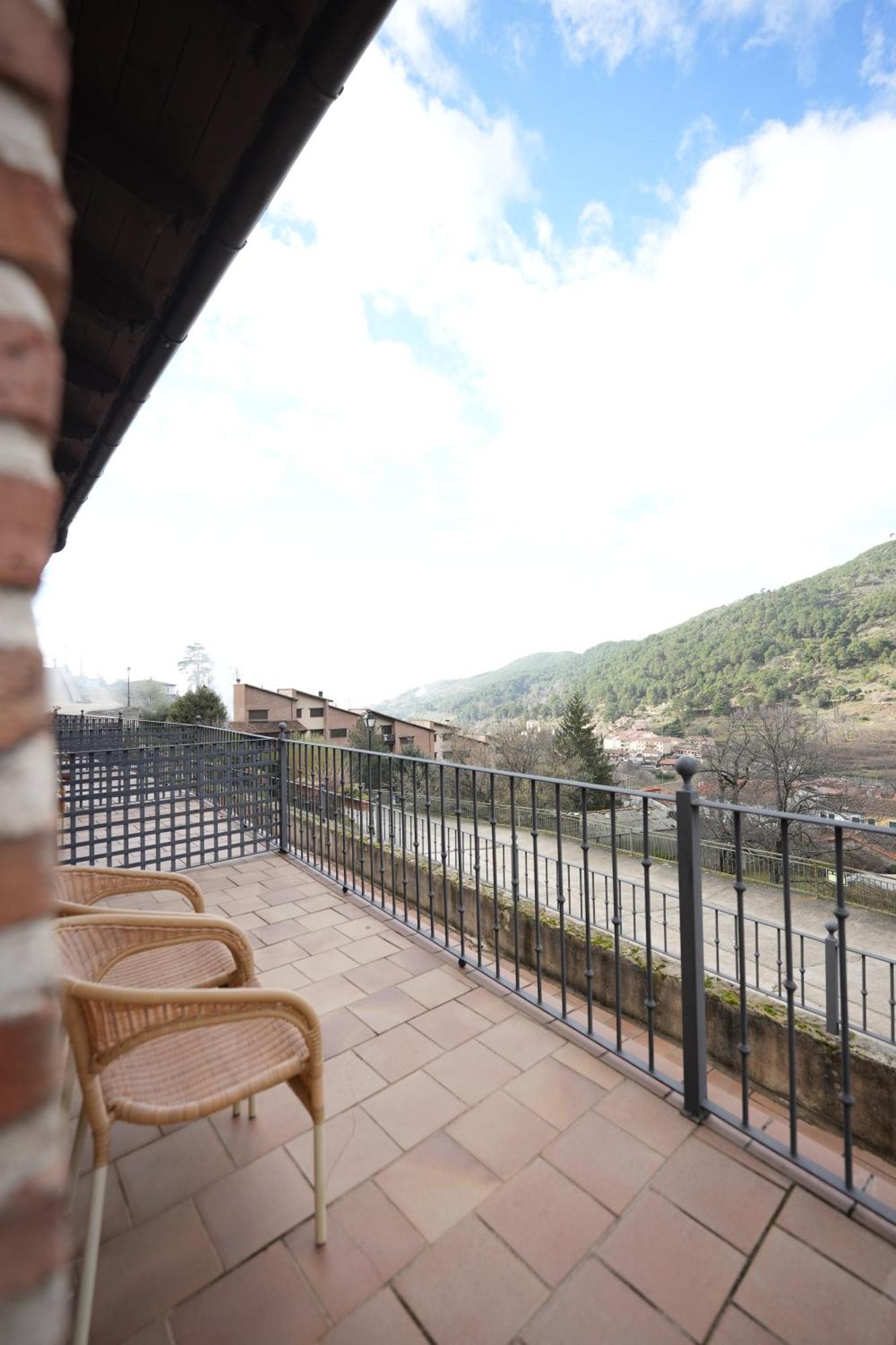 Hotel Rural Y Restaurante, Rinconcito De Gredos Cuevas Del Valle Екстер'єр фото