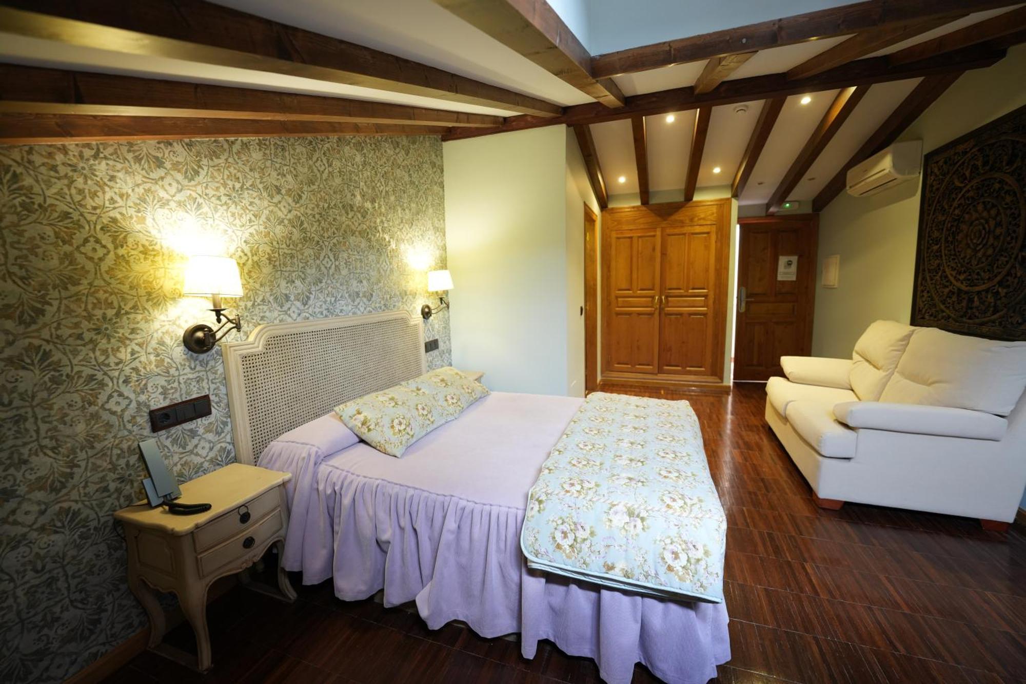 Hotel Rural Y Restaurante, Rinconcito De Gredos Cuevas Del Valle Екстер'єр фото
