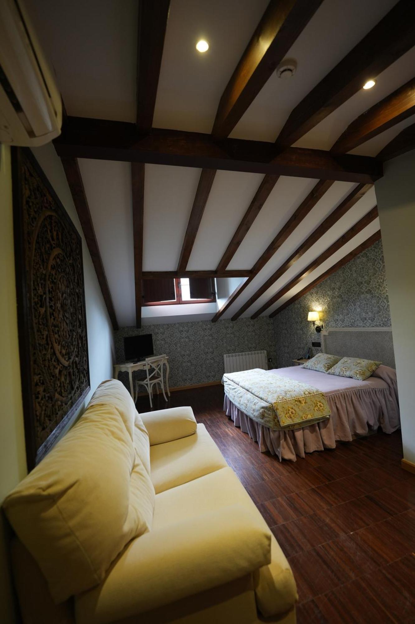 Hotel Rural Y Restaurante, Rinconcito De Gredos Cuevas Del Valle Екстер'єр фото