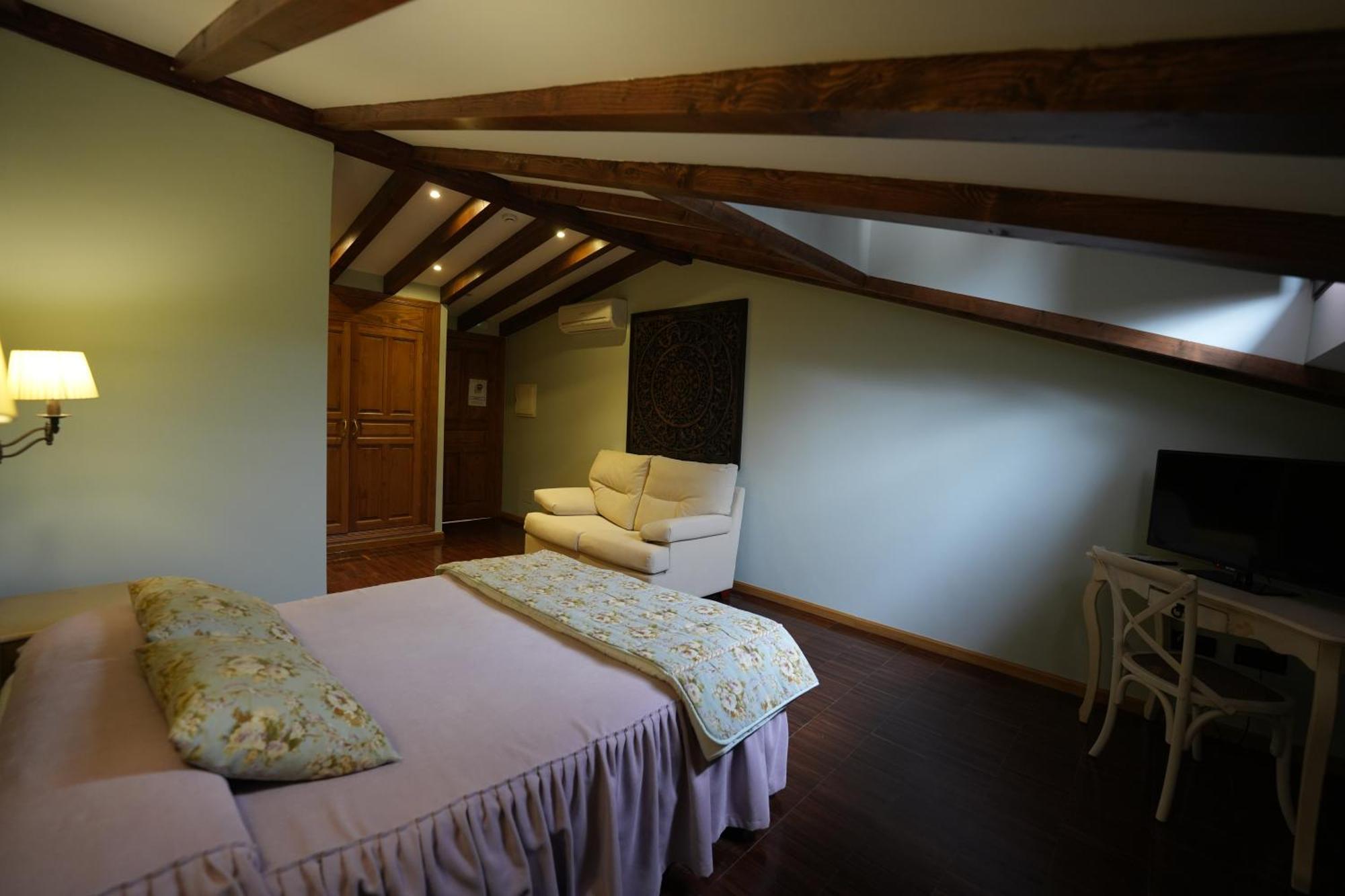 Hotel Rural Y Restaurante, Rinconcito De Gredos Cuevas Del Valle Екстер'єр фото